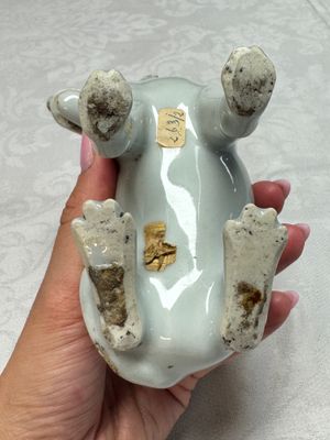 A pair of Chinese export white-glazed and biscuit models of hounds with pups — photo 7