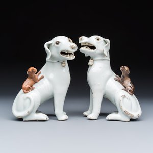 A pair of Chinese export white-glazed and biscuit models of hounds with pups — photo 2