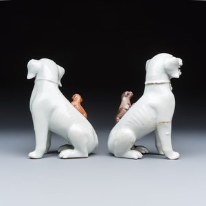 A pair of Chinese export white-glazed and biscuit models of hounds with pups — photo 4