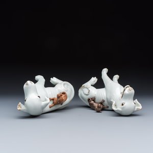 A pair of Chinese export white-glazed and biscuit models of hounds with pups — photo 6