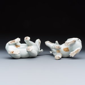 A pair of Chinese export white-glazed and biscuit models of hounds with pups — photo 7
