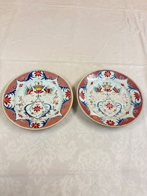 A pair of Chinese famille rose 'Winged Putti' plates — photo 1