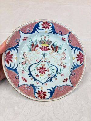 A pair of Chinese famille rose 'Winged Putti' plates — photo 2