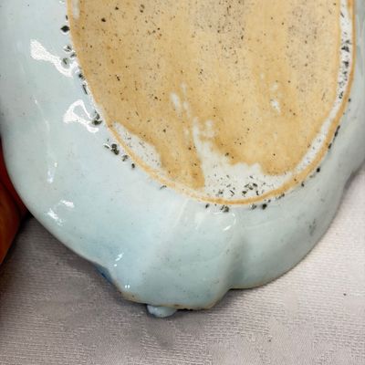 A pair of Chinese famille rose leaf-shaped saucers with figural design — 照片 23