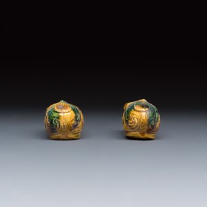 A pair of Chinese famille verte sancai biscuit 'Butterfly' water pots and a pair of shoes — photo 11