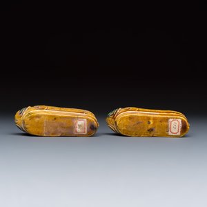 A pair of Chinese famille verte sancai biscuit 'Butterfly' water pots and a pair of shoes — photo 13