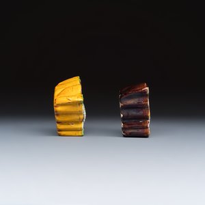 A pair of Chinese famille verte sancai biscuit 'Butterfly' water pots and a pair of shoes — photo 5