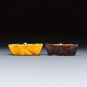 A pair of Chinese famille verte sancai biscuit 'Butterfly' water pots and a pair of shoes — photo 6
