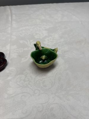 A pair of Chinese famille verte sancai biscuit duck-and-lotus-form water droppers on later wooden stands — photo 5