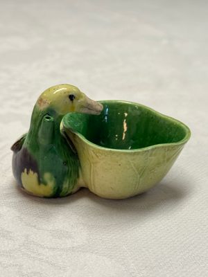A pair of Chinese famille verte sancai biscuit duck-and-lotus-form water droppers on later wooden stands — photo 20