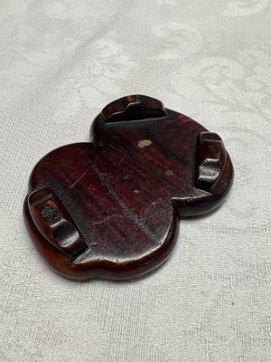 A pair of Chinese famille verte sancai biscuit duck-and-lotus-form water droppers on later wooden stands — photo 30