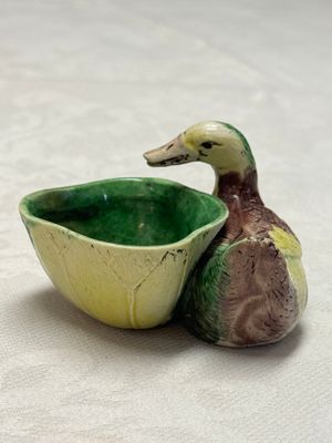 A pair of Chinese famille verte sancai biscuit duck-and-lotus-form water droppers on later wooden stands — photo 33