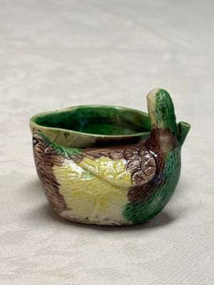 A pair of Chinese famille verte sancai biscuit duck-and-lotus-form water droppers on later wooden stands — photo 34
