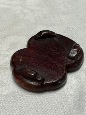 A pair of Chinese famille verte sancai biscuit duck-and-lotus-form water droppers on later wooden stands — photo 39