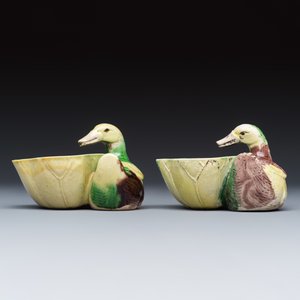 A pair of Chinese famille verte sancai biscuit duck-and-lotus-form water droppers on later wooden stands — photo 3