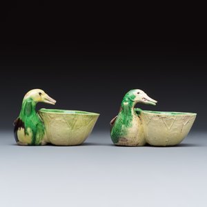 A pair of Chinese famille verte sancai biscuit duck-and-lotus-form water droppers on later wooden stands — photo 5