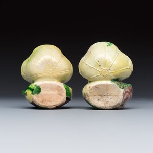 A pair of Chinese famille verte sancai biscuit duck-and-lotus-form water droppers on later wooden stands — photo 7