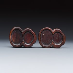 A pair of Chinese famille verte sancai biscuit duck-and-lotus-form water droppers on later wooden stands — photo 8