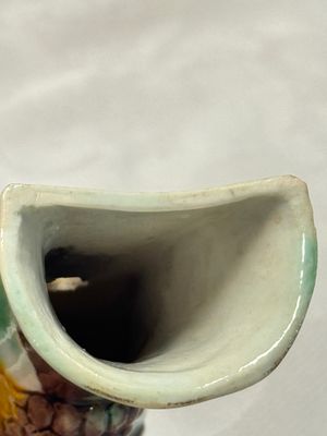 A pair of Chinese famille verte sancai biscuit wall pocket vases — 照片 7
