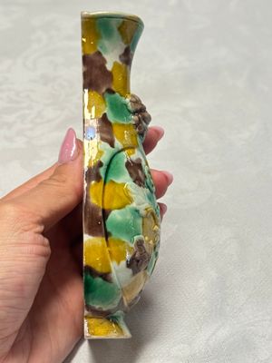A pair of Chinese famille verte sancai biscuit wall pocket vases — 照片 10