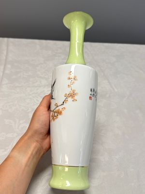 A pair of Chinese polychrome semi-eggshell 'birds among blossoming plum branches' vases — 照片 11
