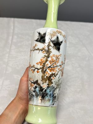 A pair of Chinese polychrome semi-eggshell 'birds among blossoming plum branches' vases — 照片 2