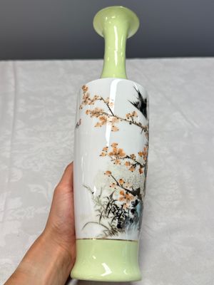 A pair of Chinese polychrome semi-eggshell 'birds among blossoming plum branches' vases — 照片 3
