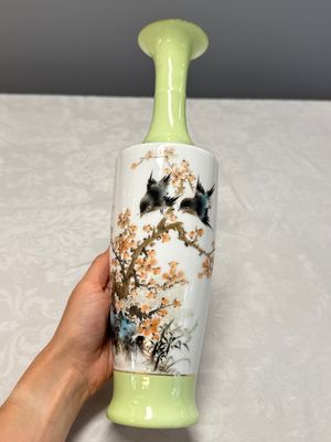A pair of Chinese polychrome semi-eggshell 'birds among blossoming plum branches' vases — 照片 8