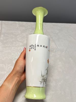 A pair of Chinese polychrome semi-eggshell 'birds among blossoming plum branches' vases — 照片 10