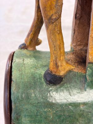 A pair of Chinese sancai-glazed stoneware 'Horseriders' roof tiles on later wooden stands — 照片 23