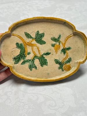 A pair of Chinese sancai-glazed stoneware quadrilobed trays with fruiting branches — photo 9