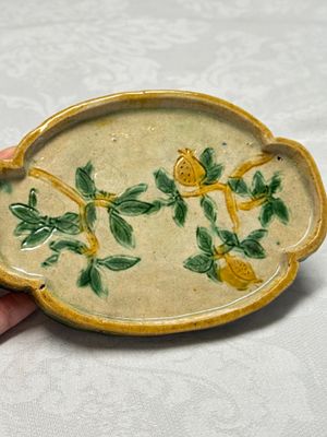 A pair of Chinese sancai-glazed stoneware quadrilobed trays with fruiting branches — photo 2
