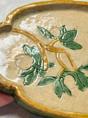 A pair of Chinese sancai-glazed stoneware quadrilobed trays with fruiting branches — photo 8