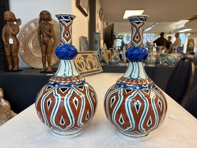 A pair of unusual Samson Iznik-style bottle vases — photo 3