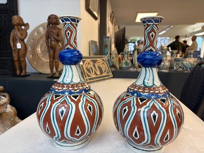 A pair of unusual Samson Iznik-style bottle vases — photo 4