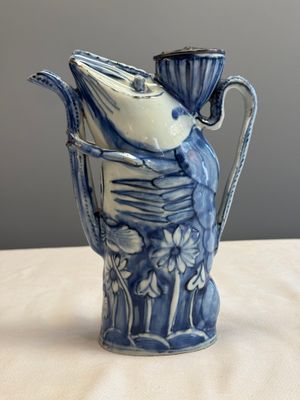 A rare Chinese blue and white 'Crayfish' ewer with silver cover  — 照片 1
