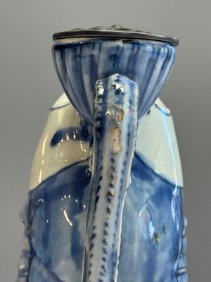A rare Chinese blue and white 'Crayfish' ewer with silver cover  — 照片 15