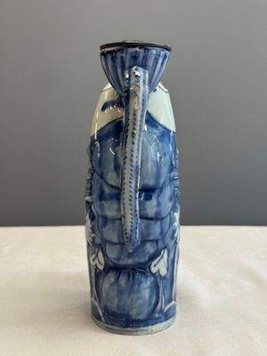 A rare Chinese blue and white 'Crayfish' ewer with silver cover  — 照片 2