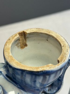 A rare Chinese blue and white 'Crayfish' ewer with silver cover  — 照片 7