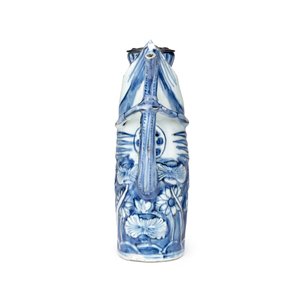 A rare Chinese blue and white 'Crayfish' ewer with silver cover  — 照片 5