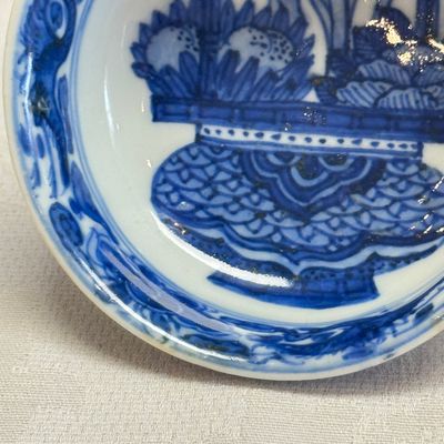 A rare Chinese blue and white 'Flower Basket' shallow bowl — 照片 2