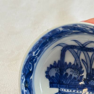 A rare Chinese blue and white 'Flower Basket' shallow bowl — 照片 3