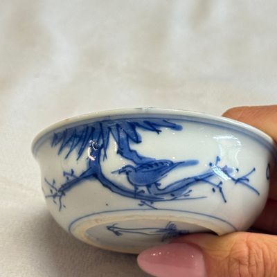 A rare Chinese blue and white 'Flower Basket' shallow bowl — 照片 7