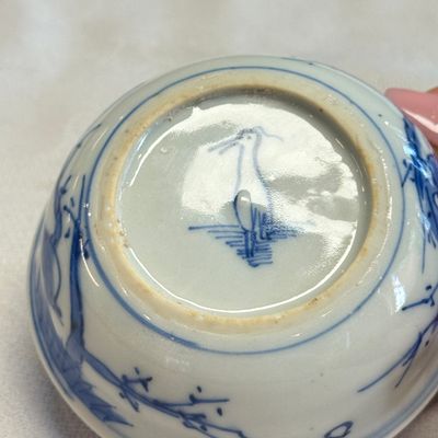 A rare Chinese blue and white 'Flower Basket' shallow bowl — 照片 10