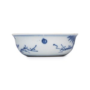 A rare Chinese blue and white 'Flower Basket' shallow bowl — 照片 3