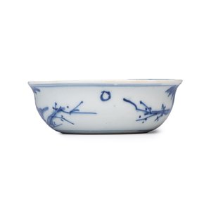 A rare Chinese blue and white 'Flower Basket' shallow bowl — 照片 4