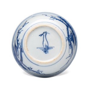 A rare Chinese blue and white 'Flower Basket' shallow bowl — 照片 6