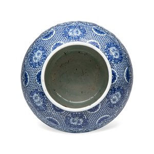 A rare Chinese blue and white 'Immortals' vase — foto 6