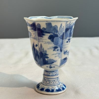 A rare Chinese blue and white 'Mountainous Landscape' lobed goblet — photo 5