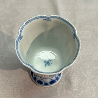 A rare Chinese blue and white 'Mountainous Landscape' lobed goblet — photo 6